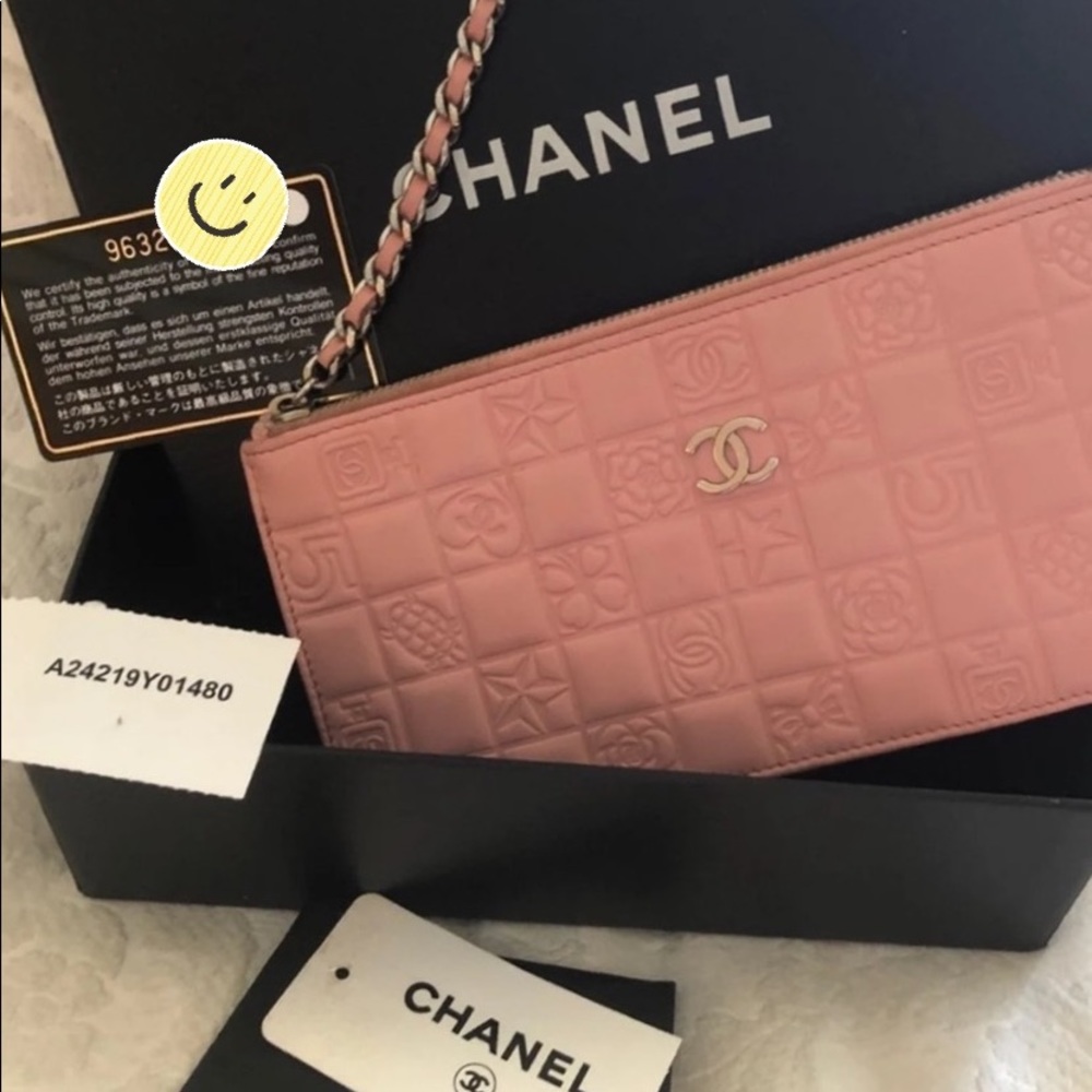 💗💖✨💎CHANEL 2005
Lambskin Precious Symbols Lucky charms Pink